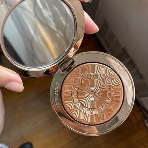 Estée Lauder Brinze goddess illuminating powder in shade solar crush 02